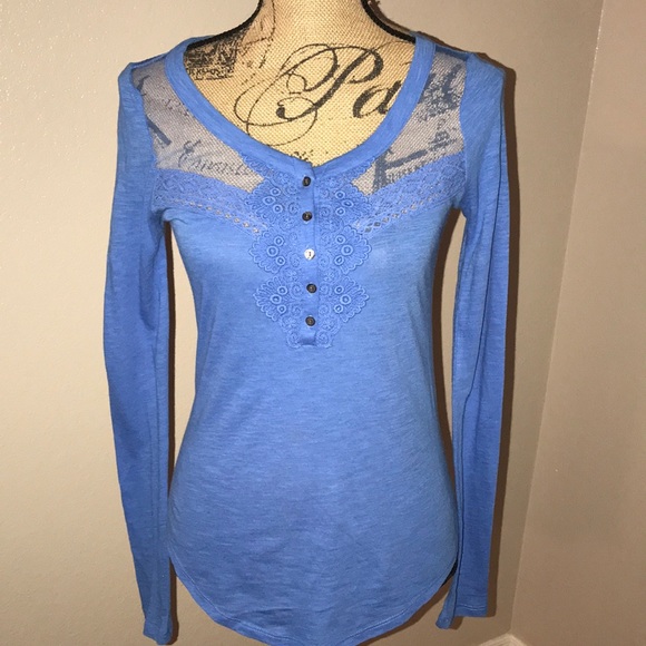 SO Tops - NWT Blue Marled top with crochet design